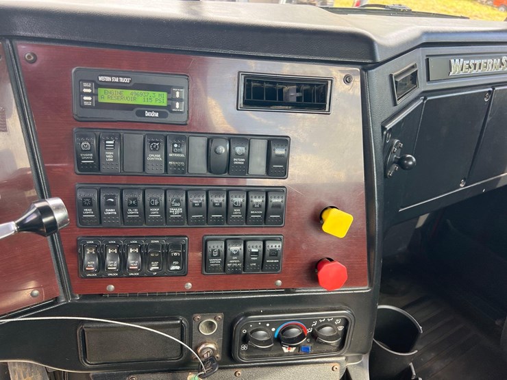 2017-western-star-4700sf-image-27