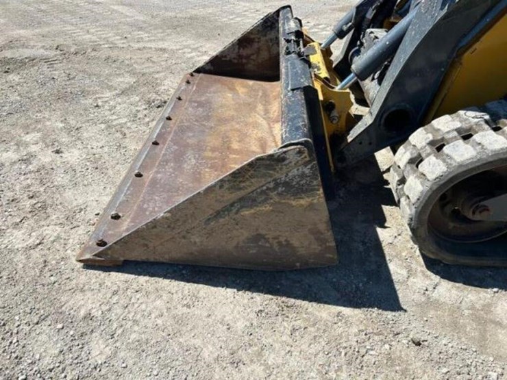 2022-deere-325g-image-36