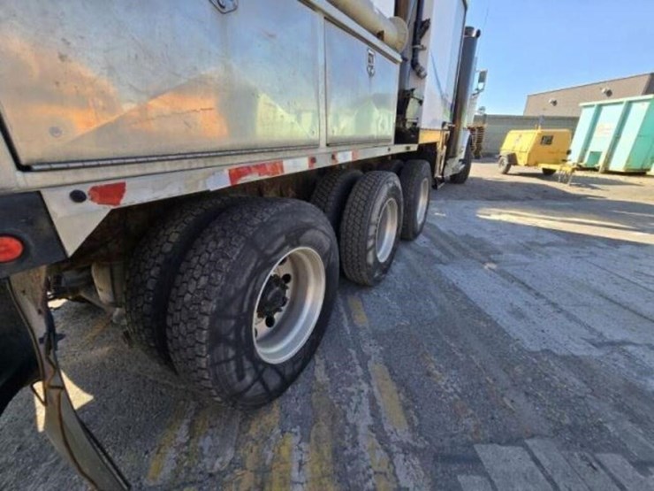 2014-western-star-4900sb-image-45