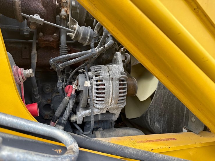 2017-new-holland-b95c-image-16