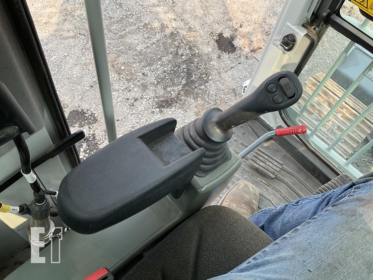 2022-takeuchi-tb2150-image-25
