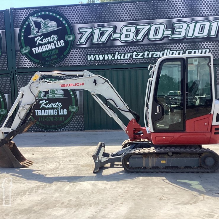 2022 TAKEUCHI TB235-2