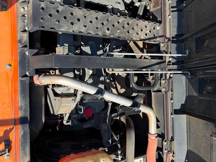 2019-hitachi-zx350lc-6n-image-21