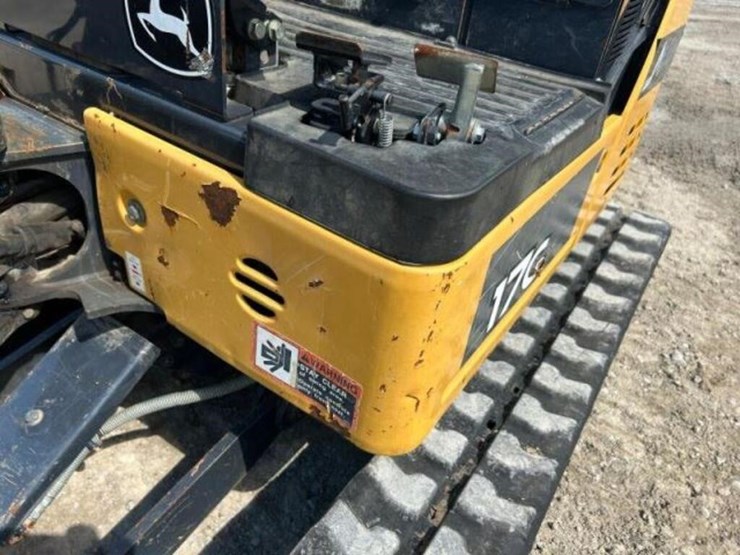 2016-deere-17g-image-38