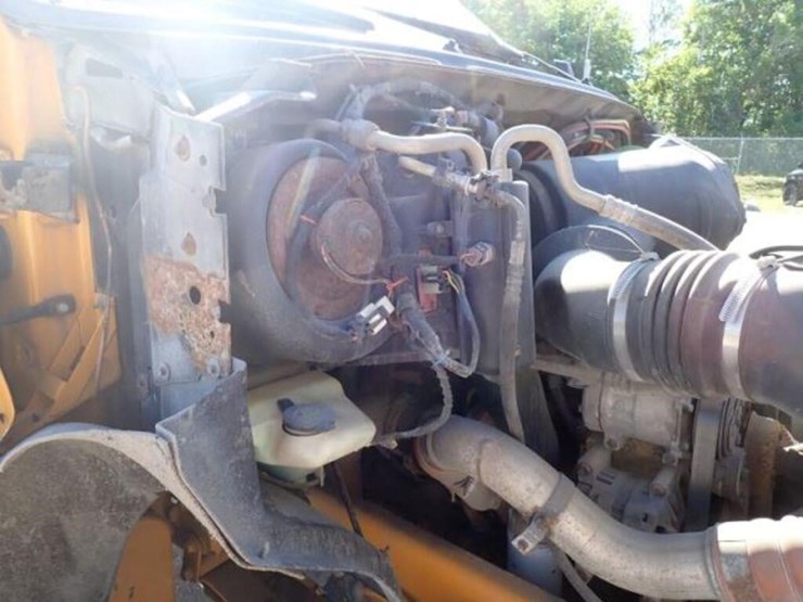 2005-ford-f750-xlt-image-33