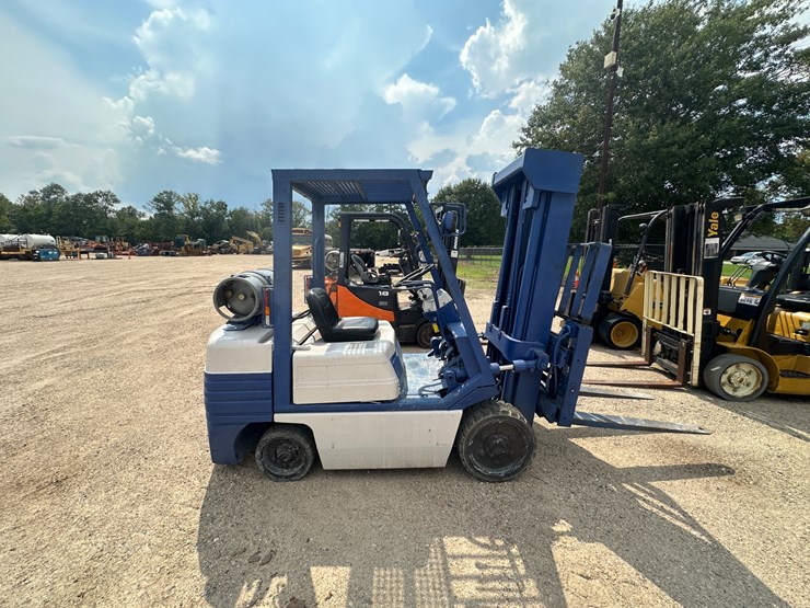 #2077-•-komatsu-fg305t11,-forklift-image-31