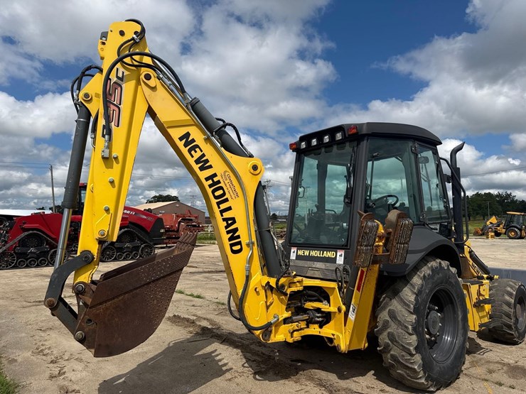 2017-new-holland-b95c-image-4