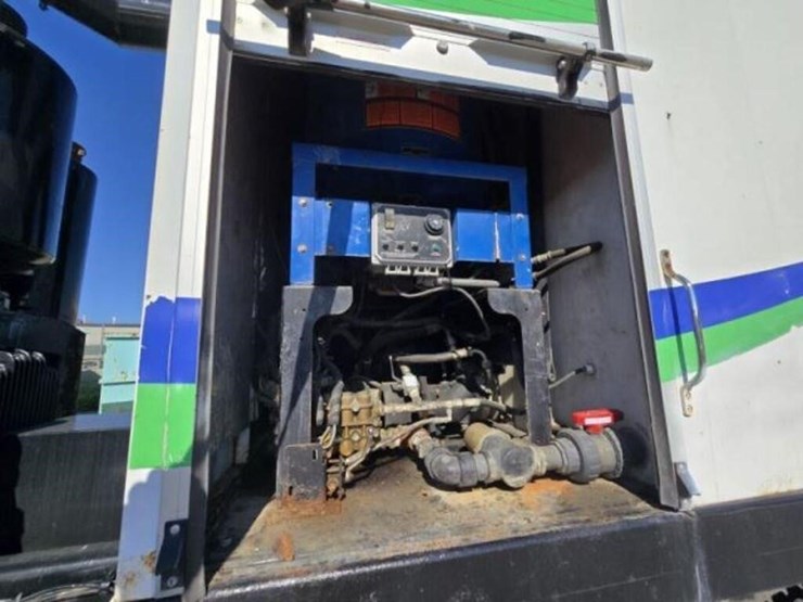 2014-western-star-4900sb-image-31