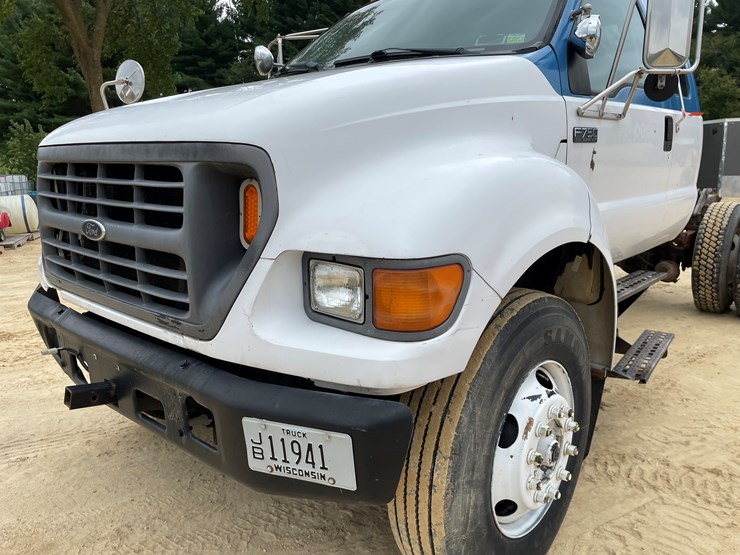 2001-ford-f750-image-10