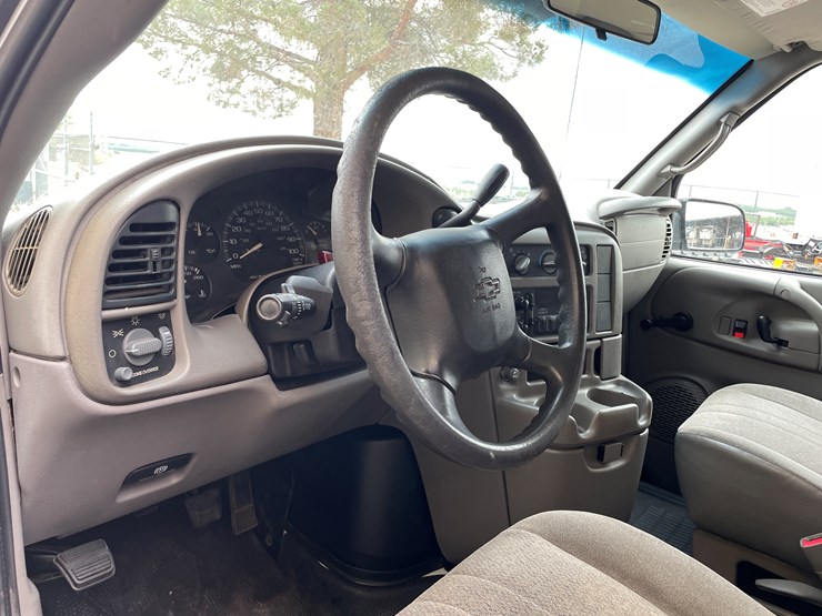 2004-chevrolet-astro-image-10