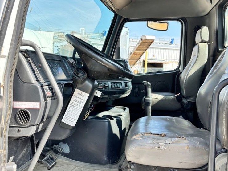2001-volvo-truck-(dr12174)-image-10