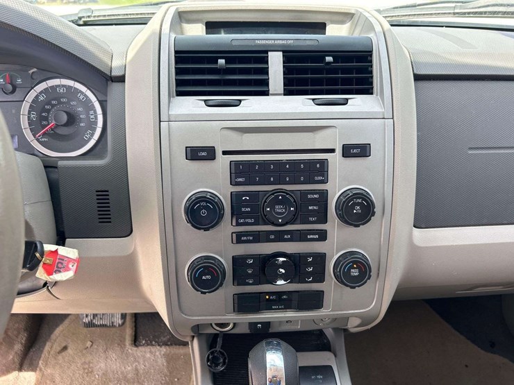 2010-ford-escape-hybrid-image-17