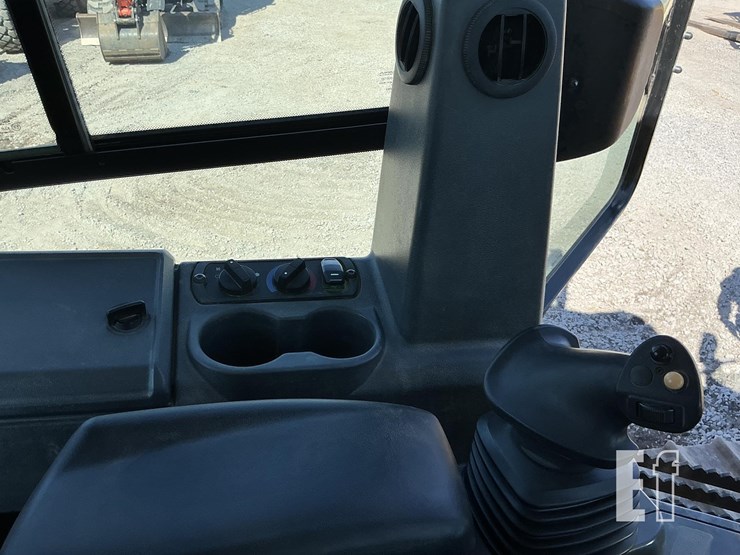 2019-caterpillar-d3k2-xl-image-18