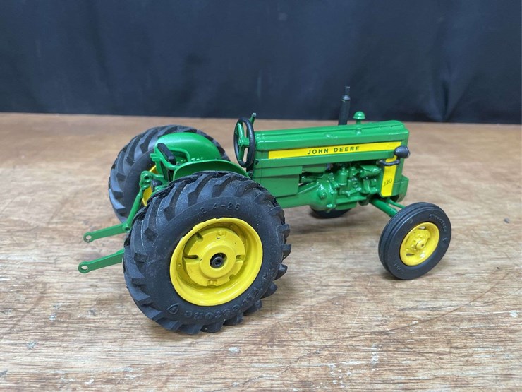 john-deere-320-image-7