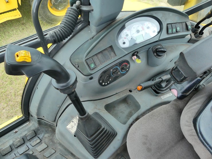 new-holland-b95b-image-16