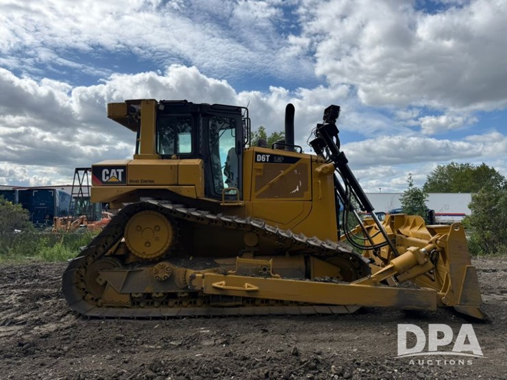 2019-caterpillar-d6t-image-2