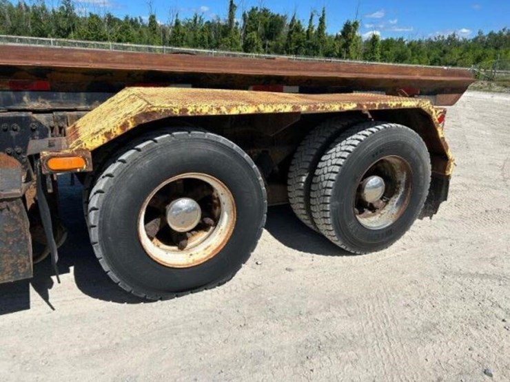 2002-freightliner-fl112-image-47