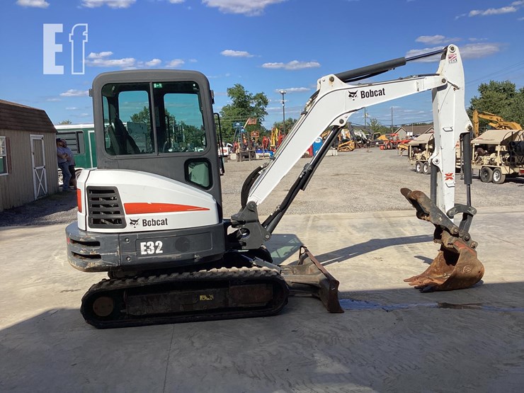 2015-bobcat-e32-image-13