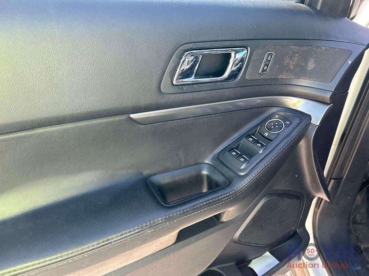 2017-ford-explorer-image-11