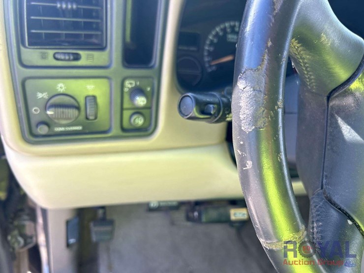 2001-chevrolet-suburban-image-14