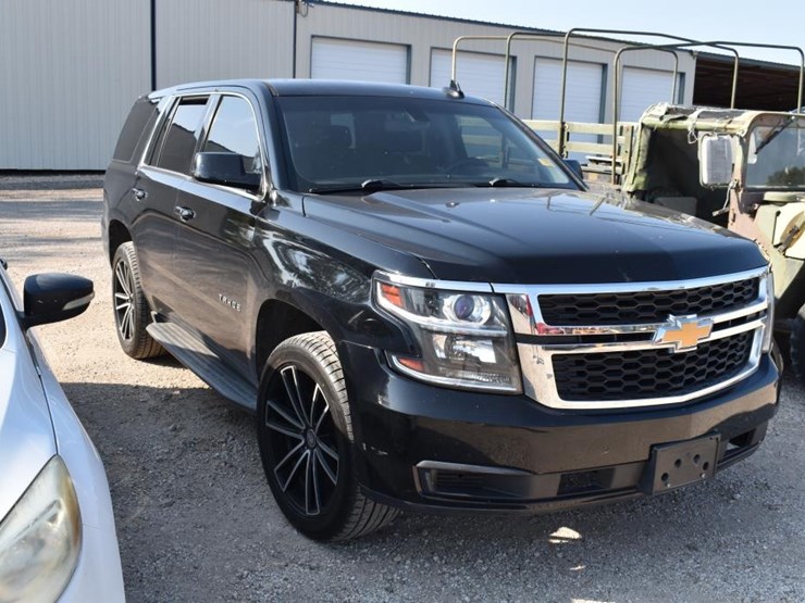 2017-chevrolet-tahoe-image-2