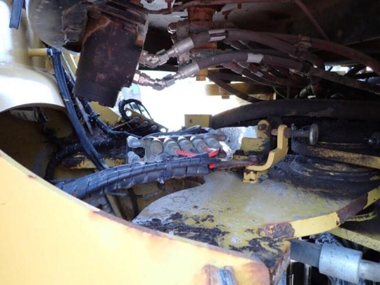 2014-caterpillar-950k-image-47