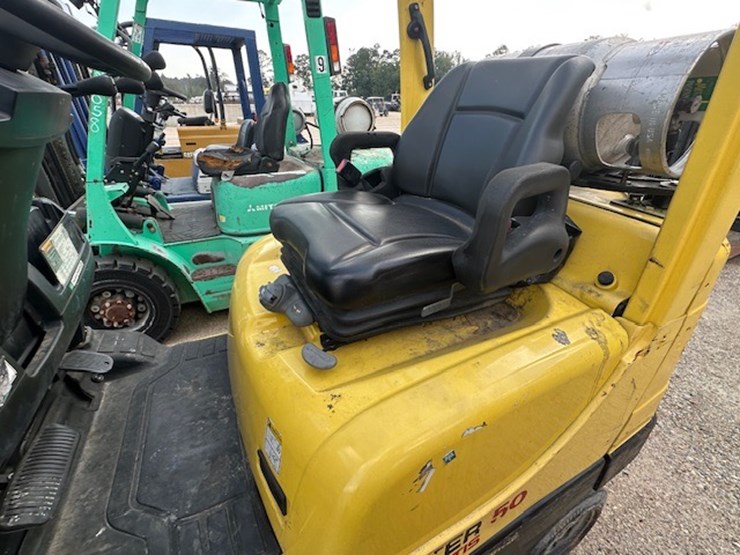 #2083-•-2019-hyster-50-port-forklift-image-13
