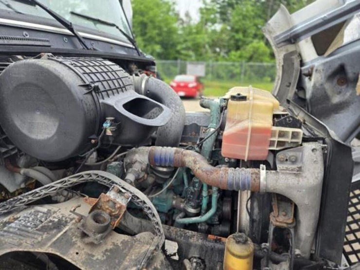 2012-volvo-d13-t/a-hiway-tractor---day-cab-4v4nc9e-image-29