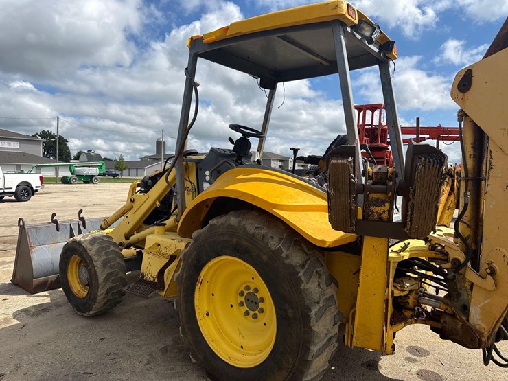 new-holland-555e-image-6