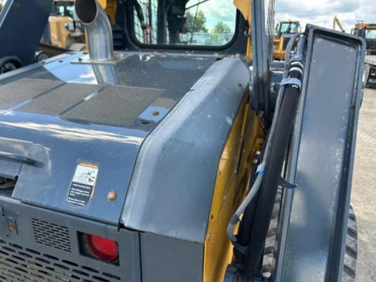 deere-331g-image-48