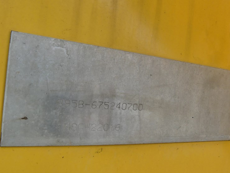 new-holland-b95b-image-19