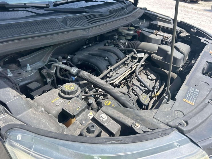 2016-ford-explorer-image-9