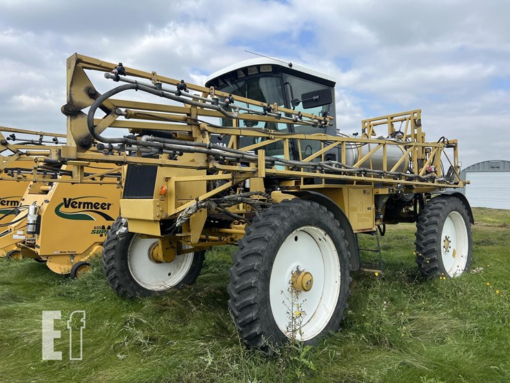 rogator-sprayer-image-1