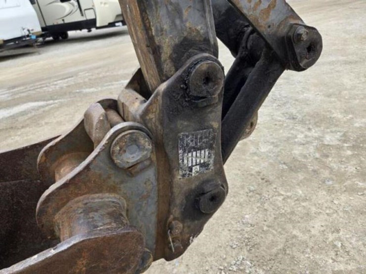 2009-volvo-bl70-image-23