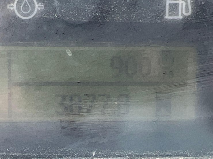 2016-deere-650k-lgp-image-23