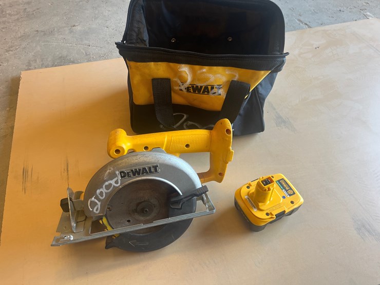 #2002-•-dewalt-18v-skill-saw-image-1
