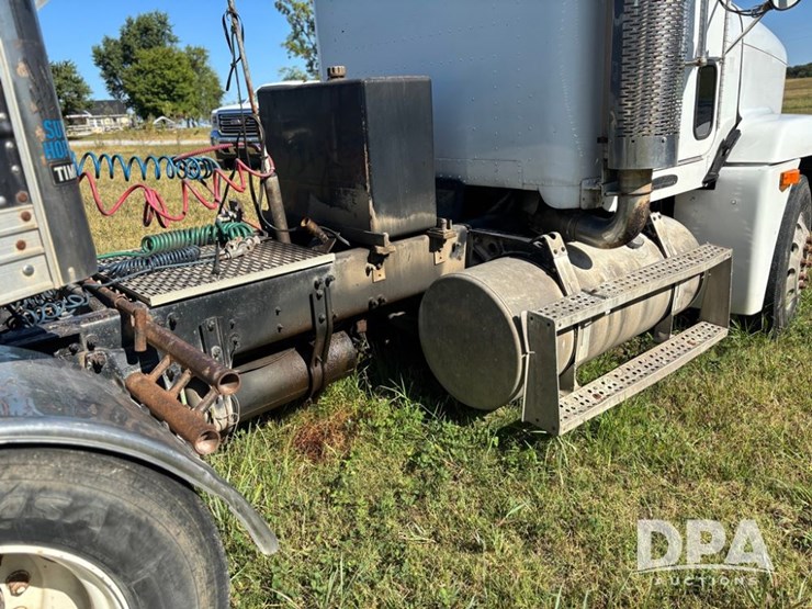 1997-freightliner-fld120-image-43