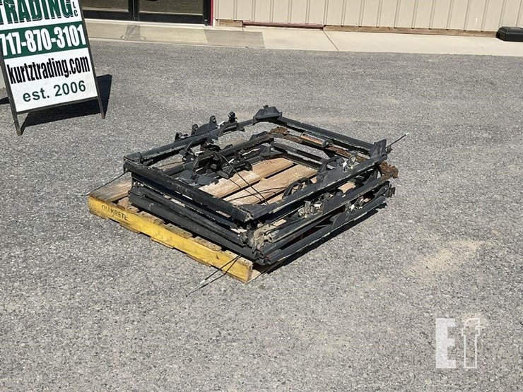 pallet-of-(5)-kubota-svl-door-frames-image-4