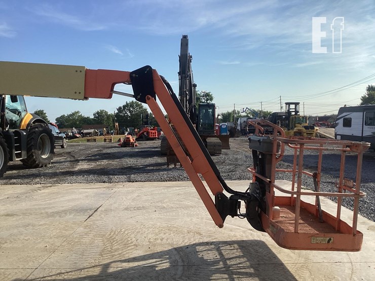 2015-jlg-740aj-image-6