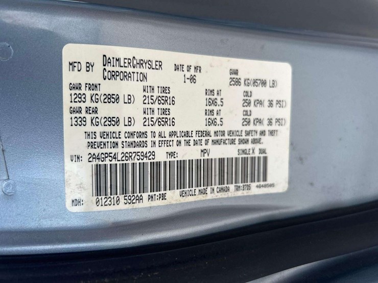 2006-chrysler-town-&-country-image-5