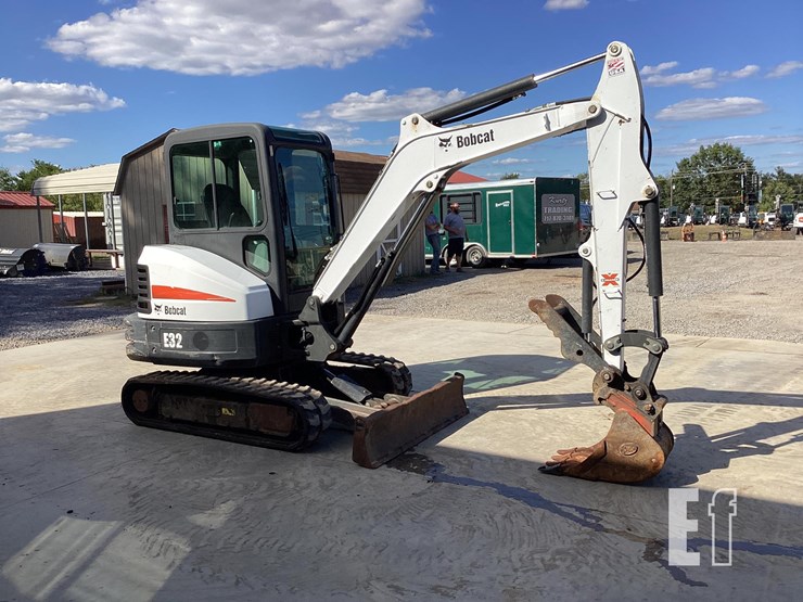 2015-bobcat-e32-image-16