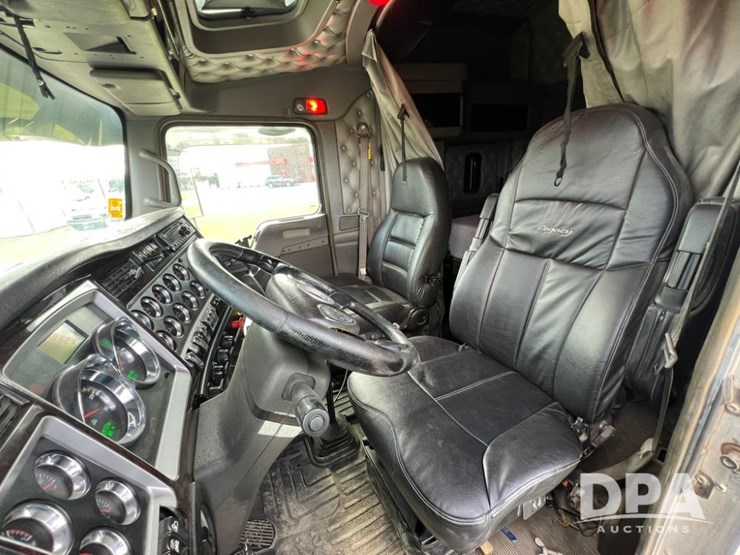 2012-kenworth-w900-image-26