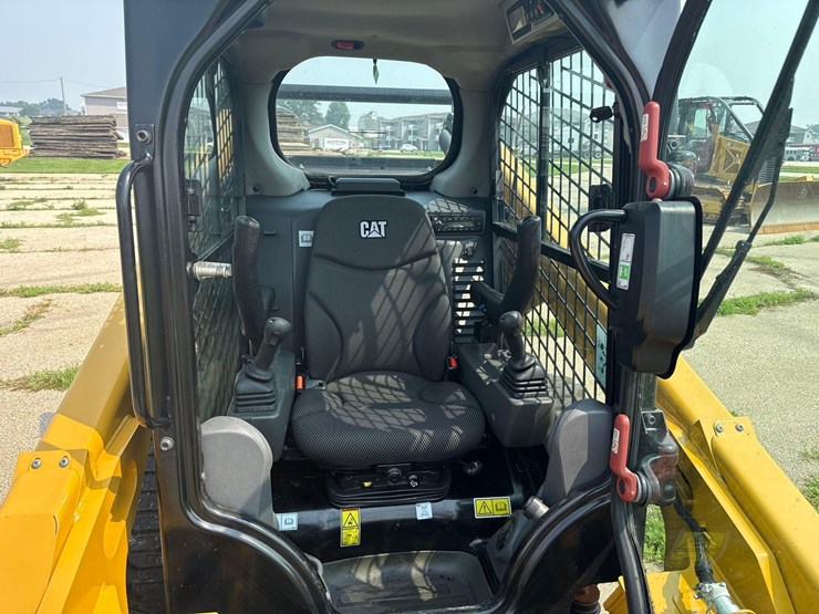 caterpillar-262d3-image-12