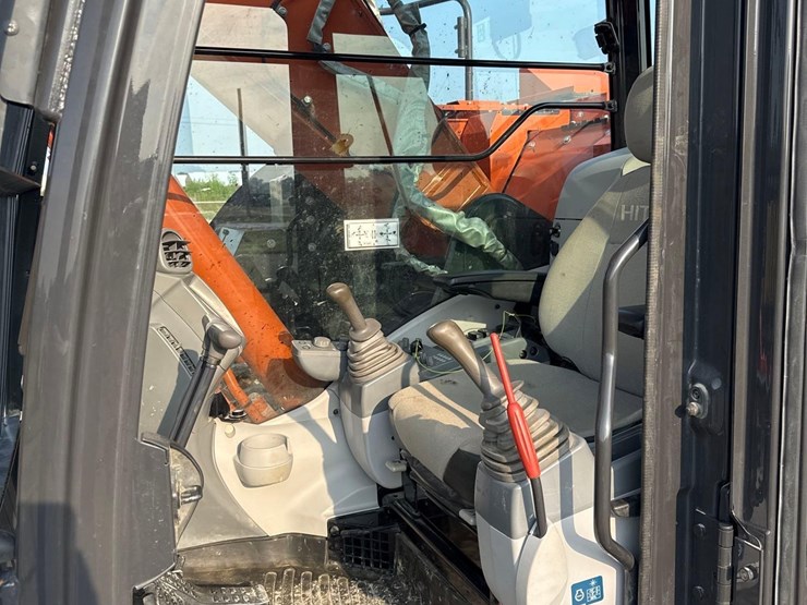 2021-hitachi-zx225usrk-image-23