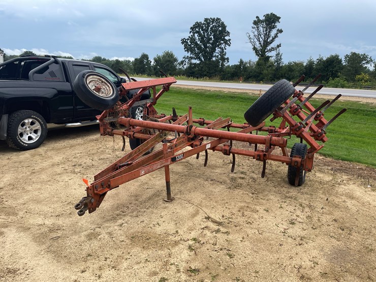 allis-chalmers-1200-image-1