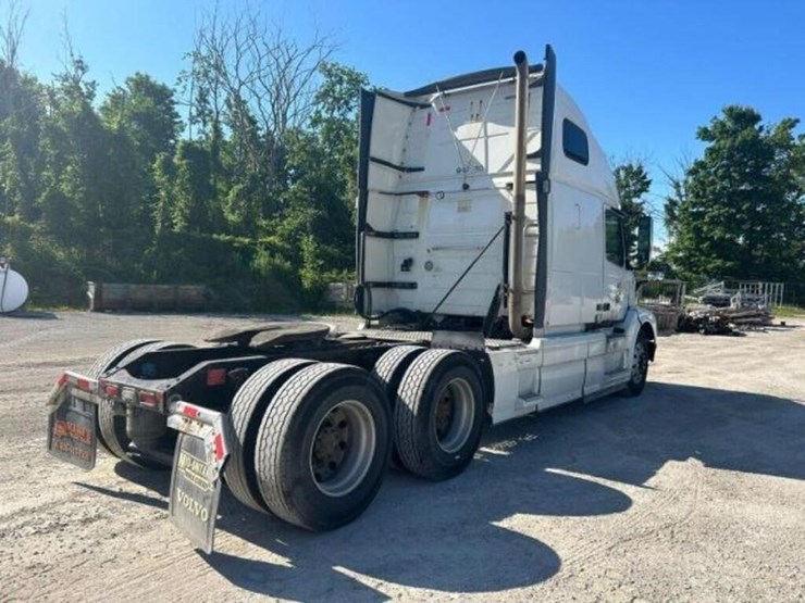 2015-volvo-t/a-hiway-tractor---sleeper-4v4nc9eh3fn-image-6