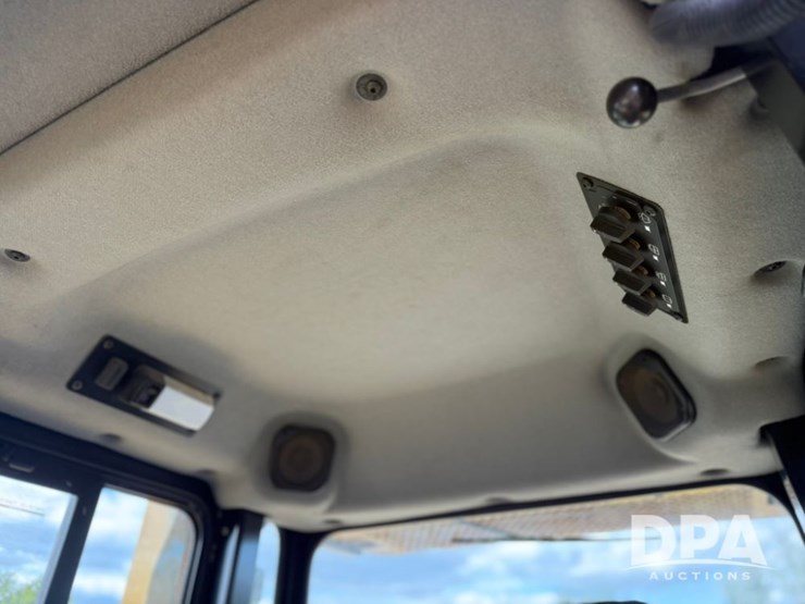 2019-caterpillar-d6t-image-27