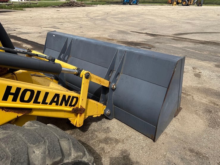 2017-new-holland-b95c-image-13