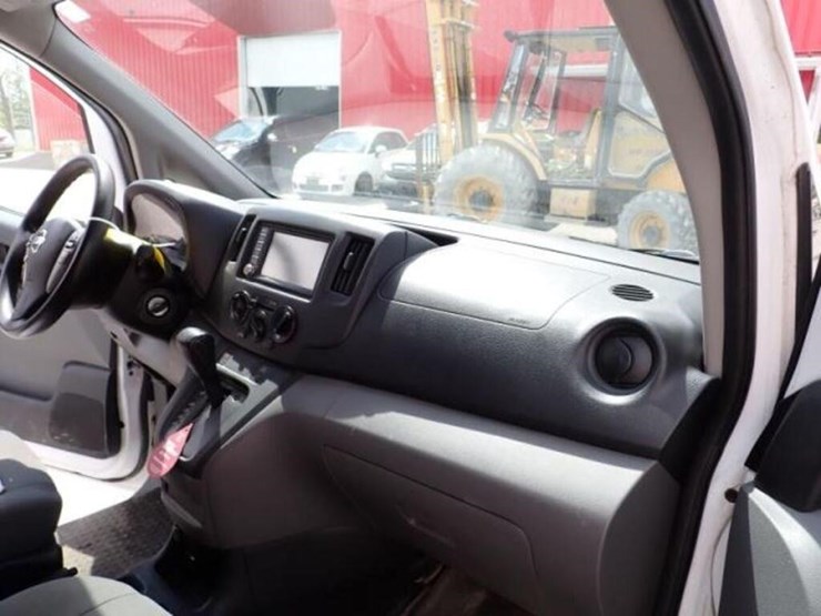 2020-nissan-nv200-image-25