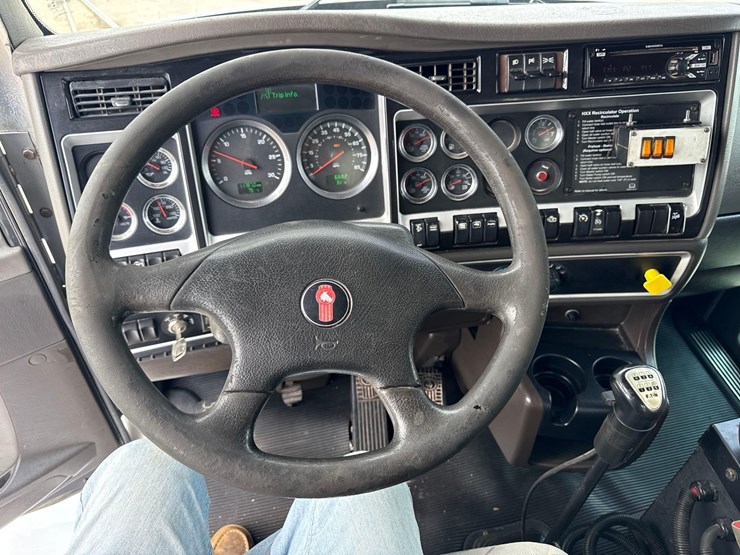 2015-kenworth-t400-image-26